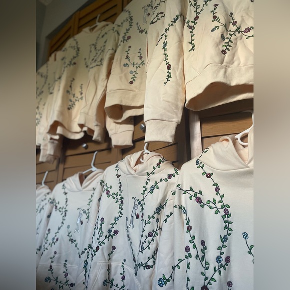 2 size L 
2 size XS 
4 available, details in posts below.
Kai Editions Exclusive - Picture 4 of 5